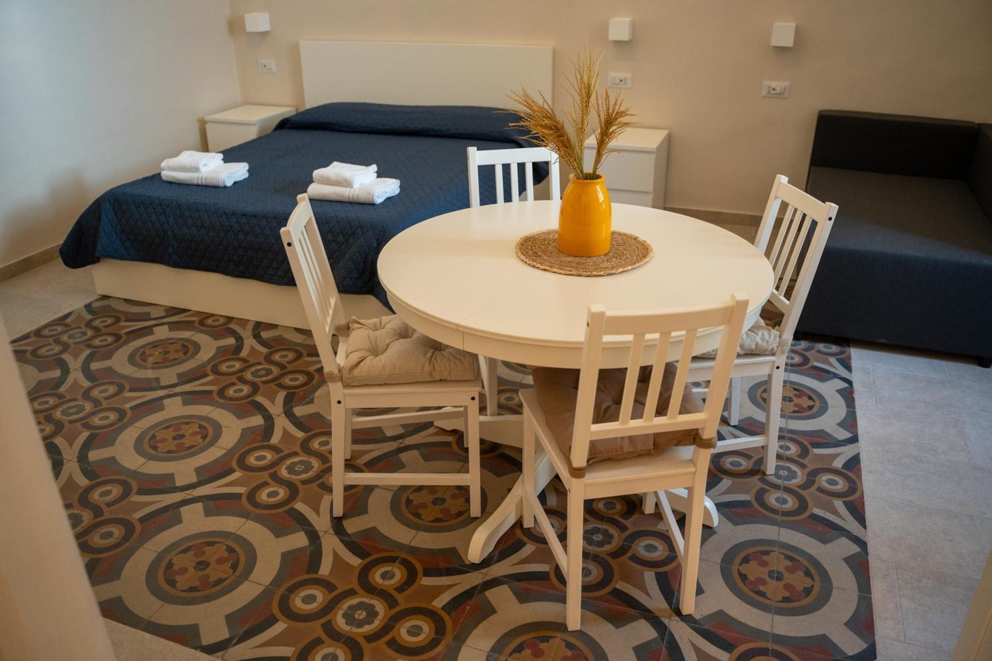 Principe Amedeo 93 Bed & Breakfast Bari Eksteriør bilde