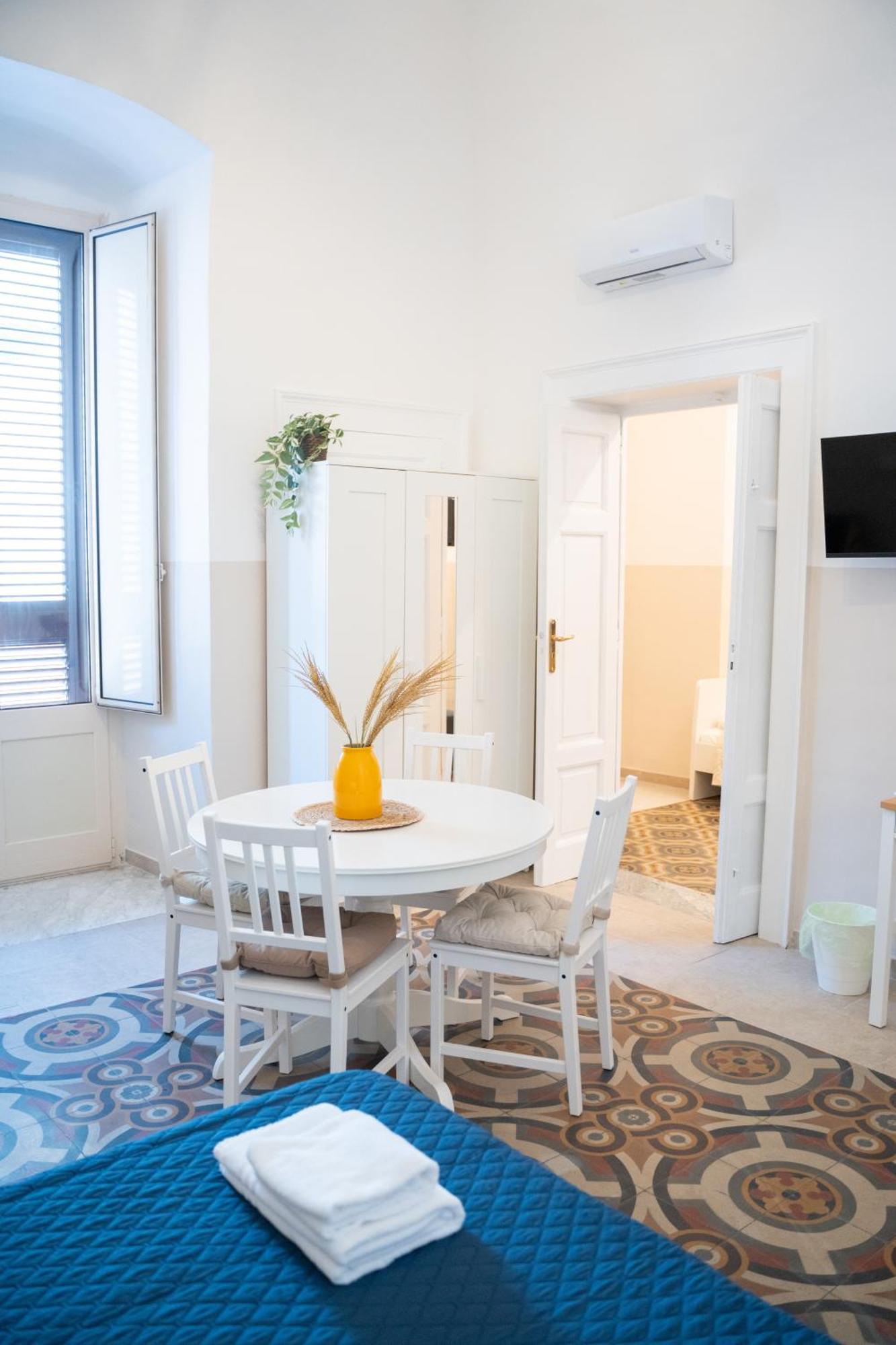 Principe Amedeo 93 Bed & Breakfast Bari Eksteriør bilde