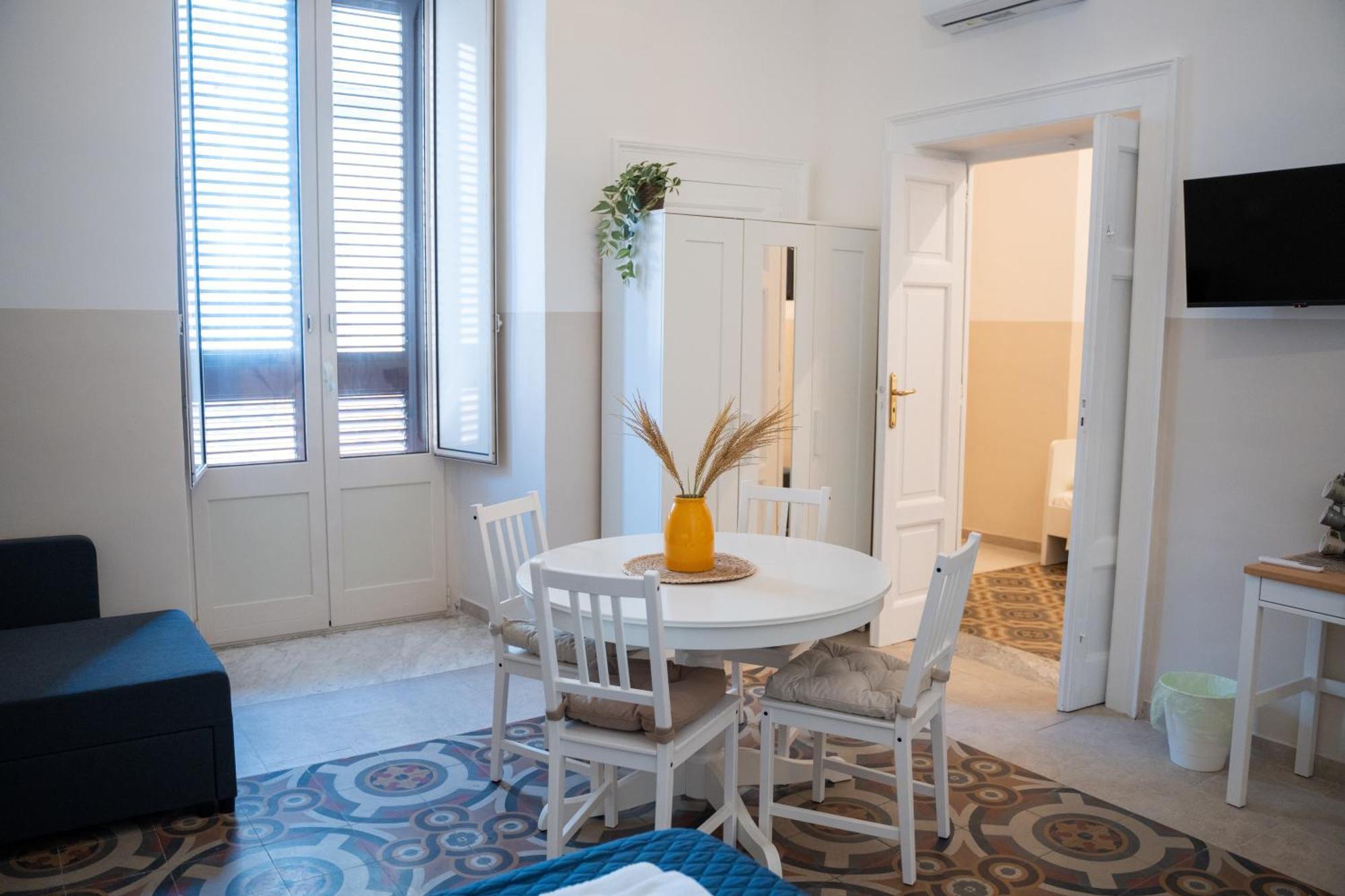 Principe Amedeo 93 Bed & Breakfast Bari Eksteriør bilde